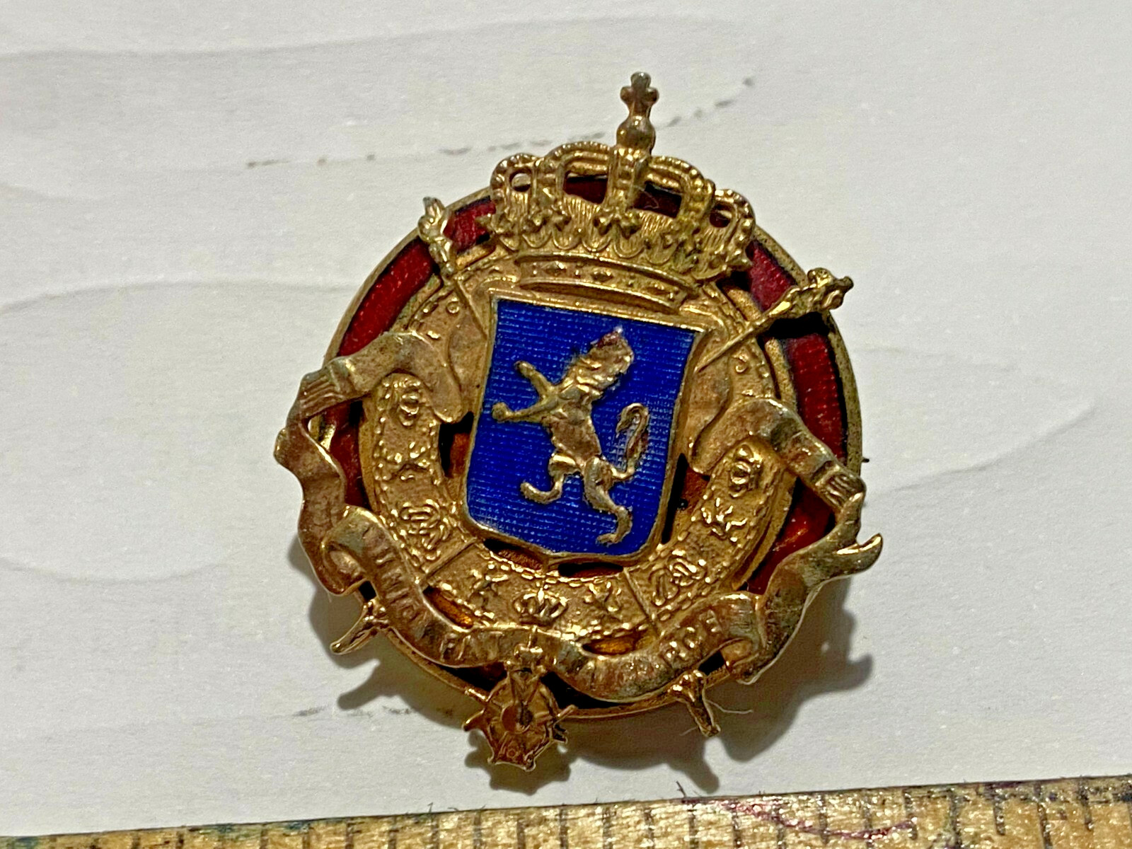 UNKNOWN MEDAL EMBLEM PIN FEATURING LION AND CROWN – BELGIUM? WITH ENAMEL