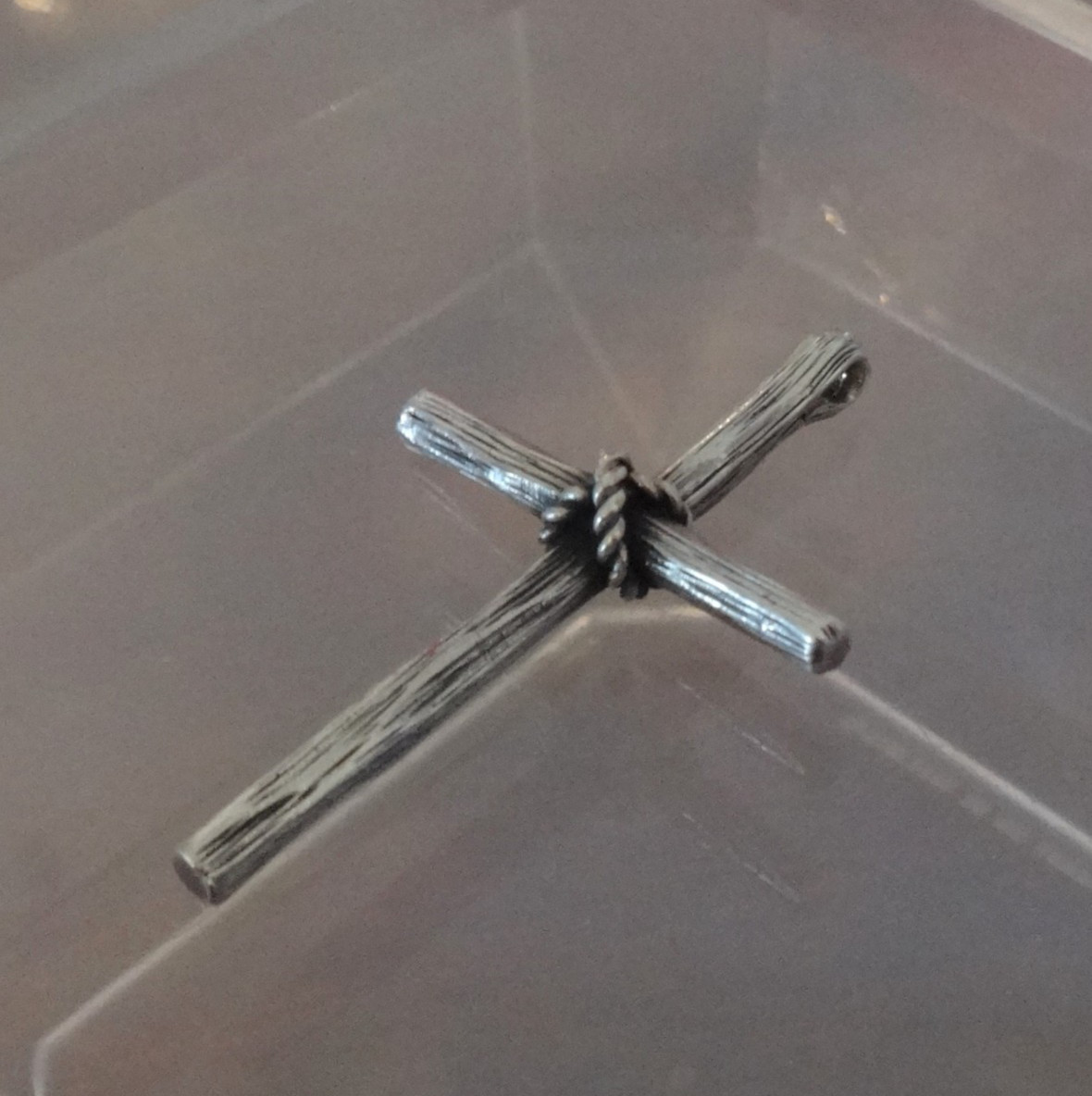Beautiful Retired Vintage James Avery Sterling Silver Old Rugged Cross Pendant