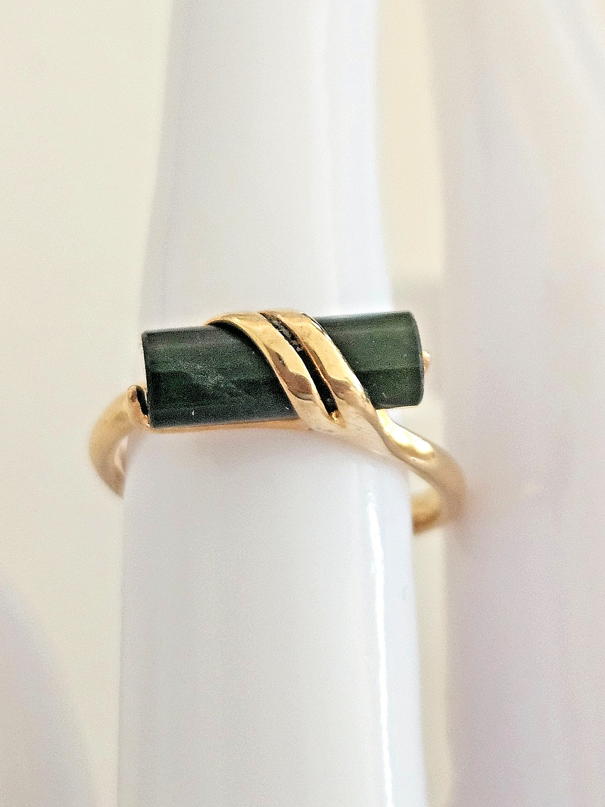 Vintage 1978 Avon’s Captured Jade Ring GE – Real Jade – Size 6.5 – Signed