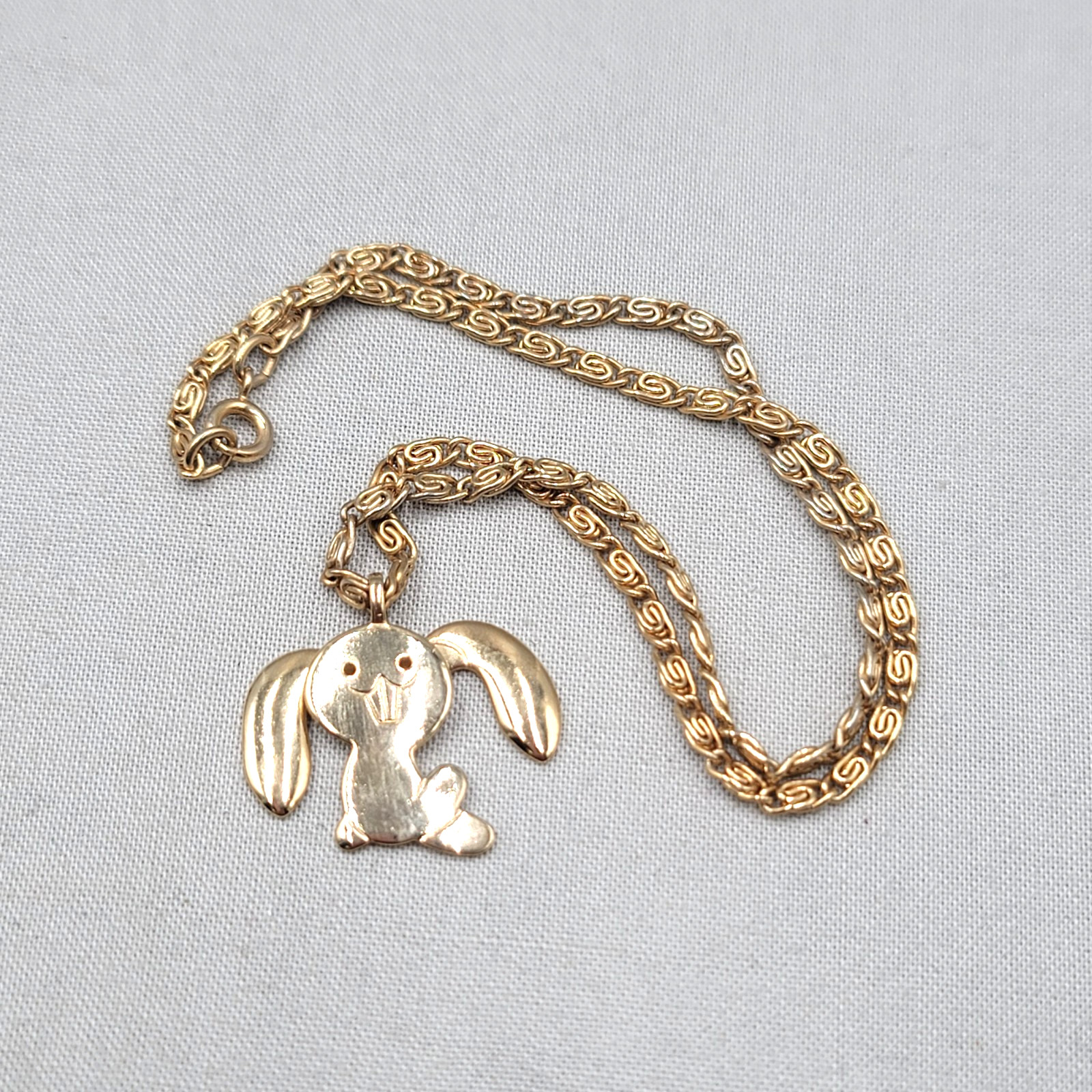 Avon Flopsy Ear Bunny Pendant Necklace Rabbit Movable Articulated 15″ Childs