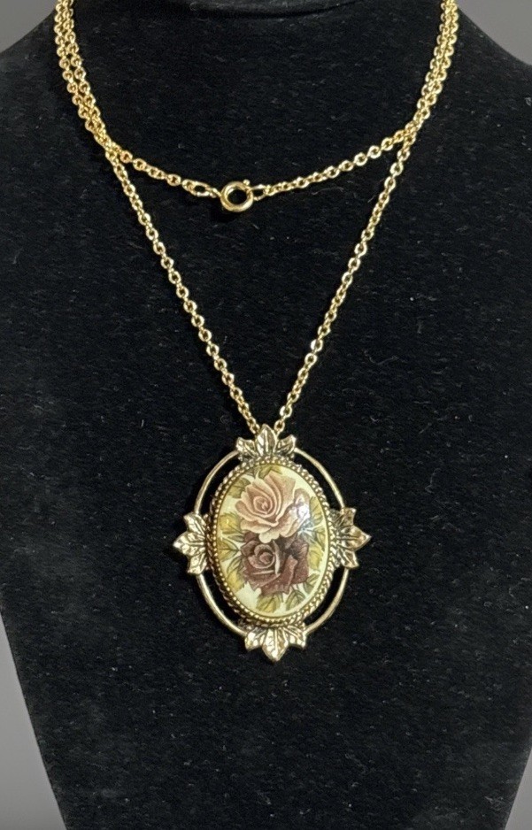 Vtg Signed Sarah Coventry Rose Floral Cameo Pendant Necklace Matching Earrings