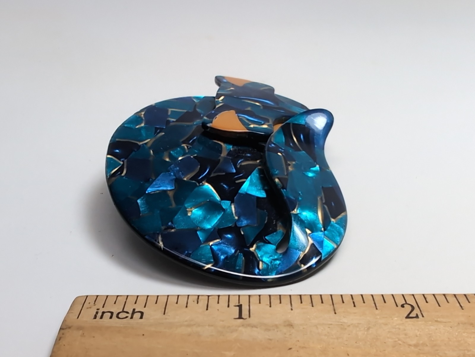 LEA STEIN Paris GOMINA Sleeping Cat Brooch Vintage Blue Gold Mosaic Acetate Pin