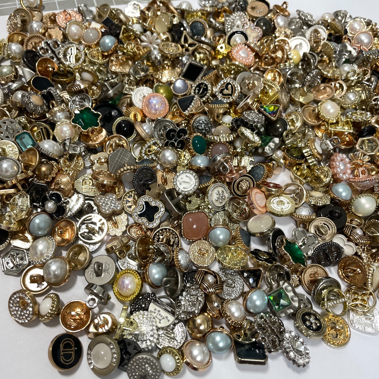 Vintage-now Costume Jewelry makeing Lots button Read Description 50pcs