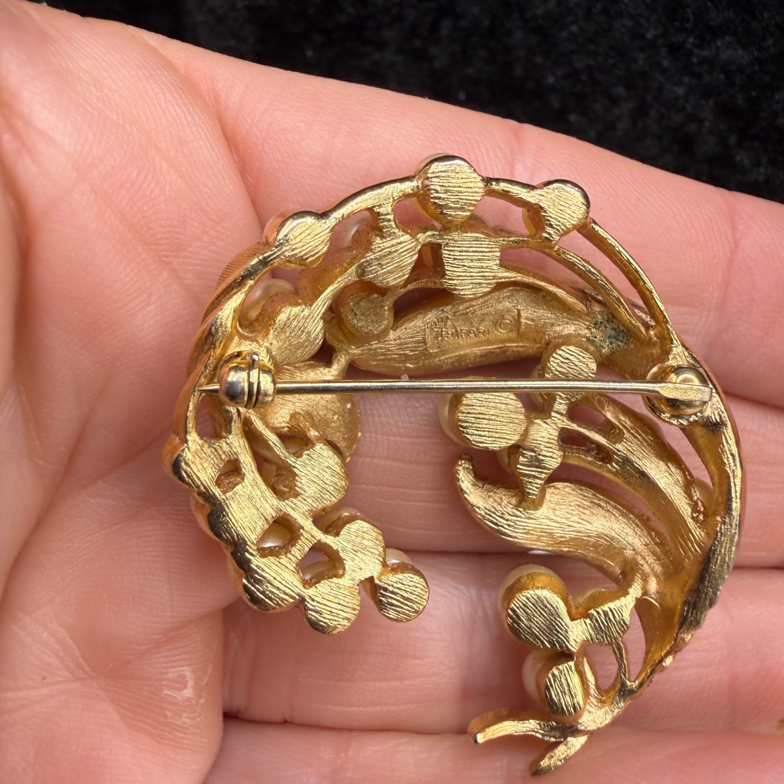 Vintage Trifari Textured Leaf Brooch Gold Tone Imitation Pearl Cluster Signed