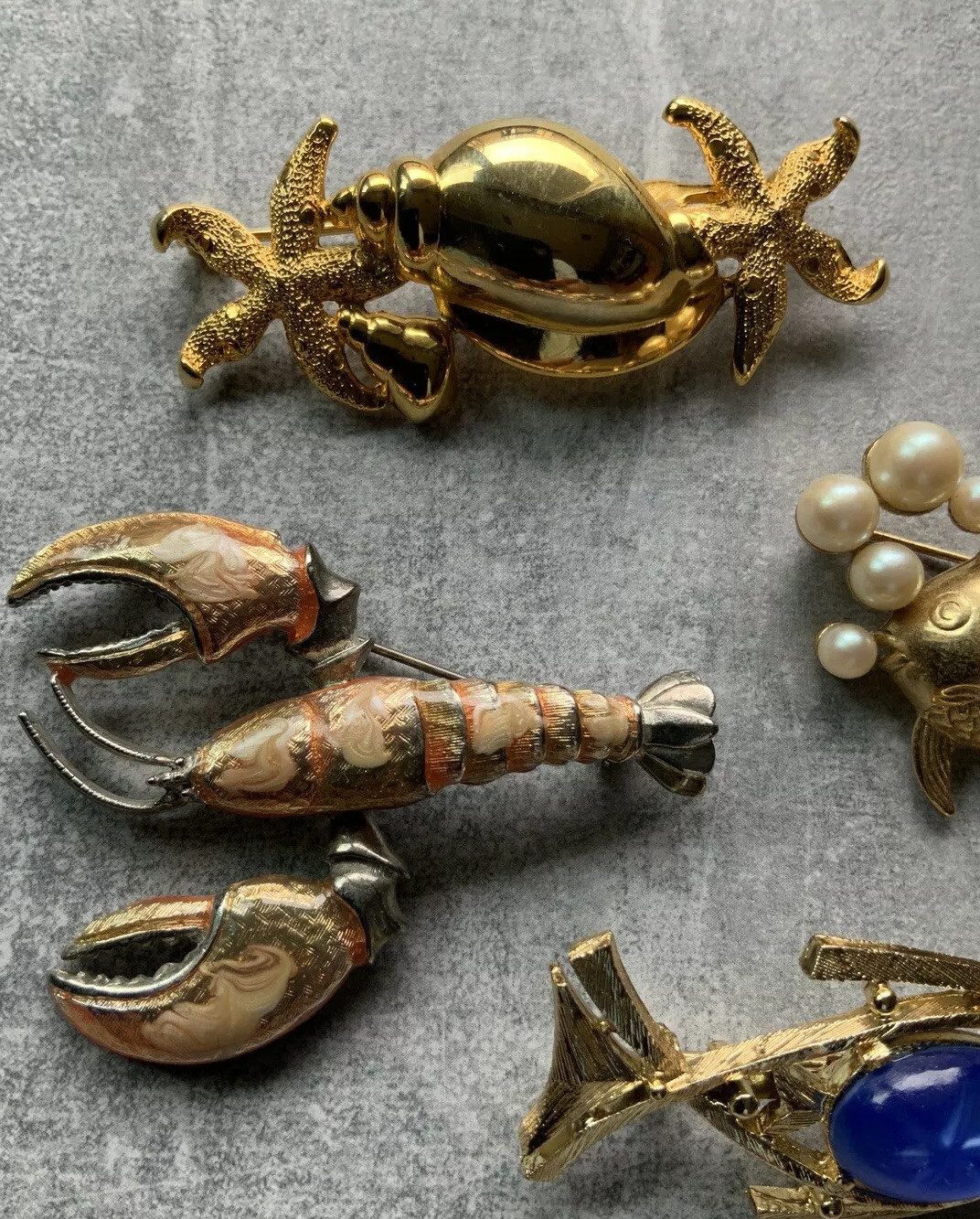 Vintage Modern 4 Piece Gold Tone Ocean Theme Brooch Pin Lot Lobster Fish Shells