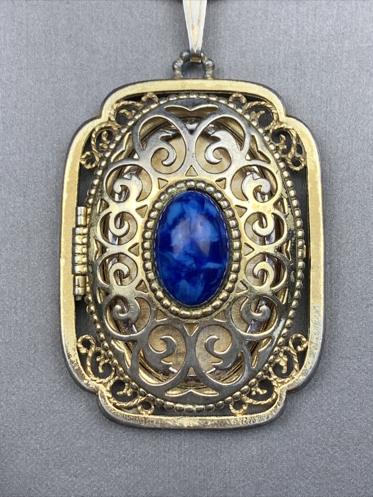 Vintage Necklace Signed Avon Hidden Picture Locket Faux Lapis Lazuli￼ Pendant 22