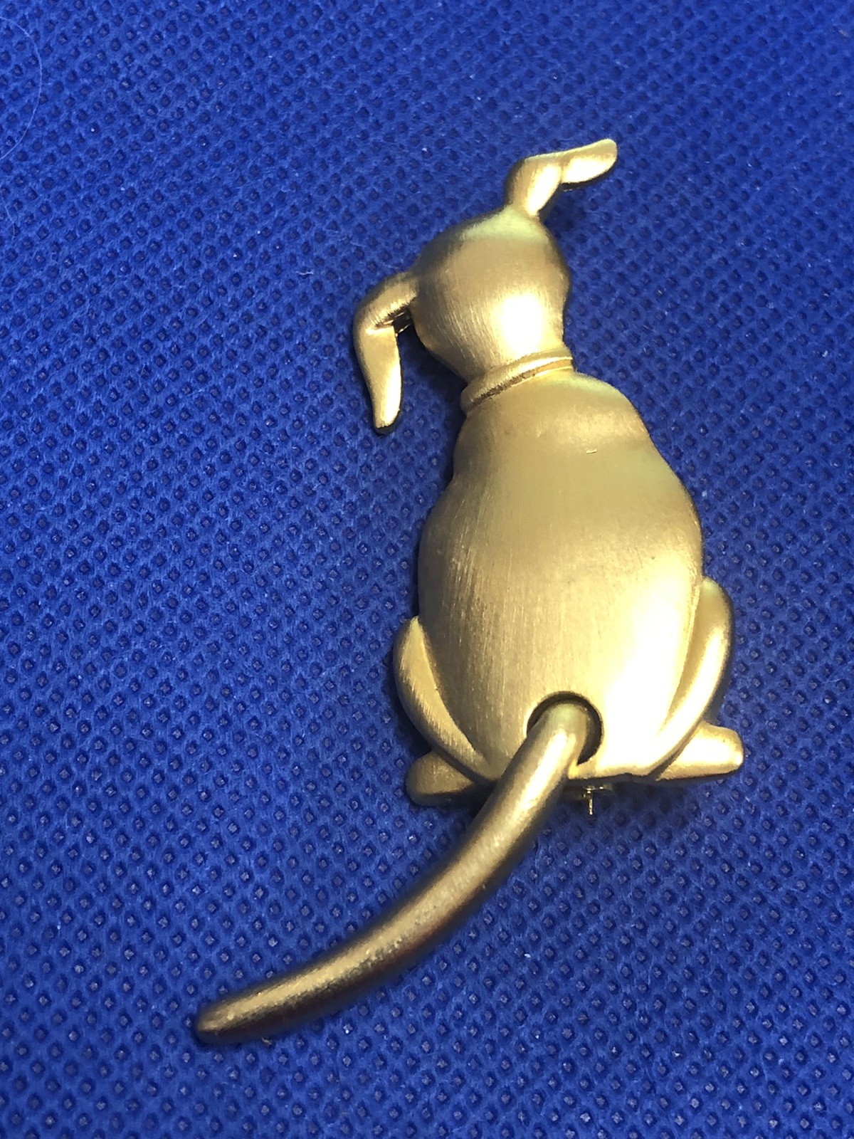 VINTAGE JJ JONETTE JEWELRY SIGNED SITTING DOG ARTICULATED TAIL BROOCH PIN