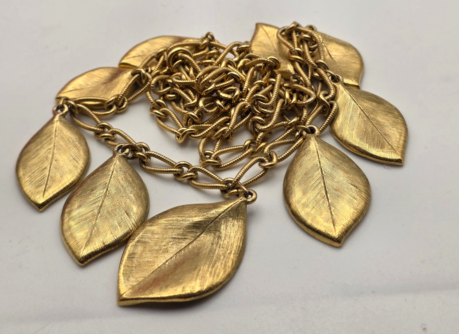 Vintage Gold Tone Leaf Fringe Necklace 23 In Textured Cable Chain Statement