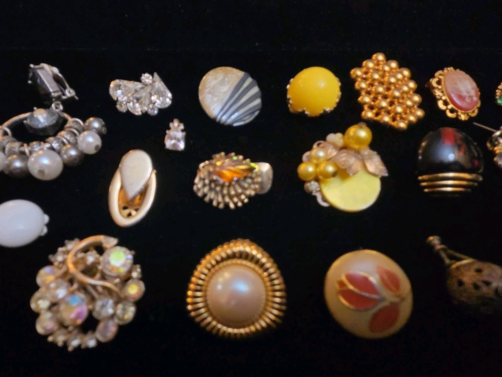 Lot Of 25 Vintage Costume Jewelry Single Earrings Clip On Craft Some Signed