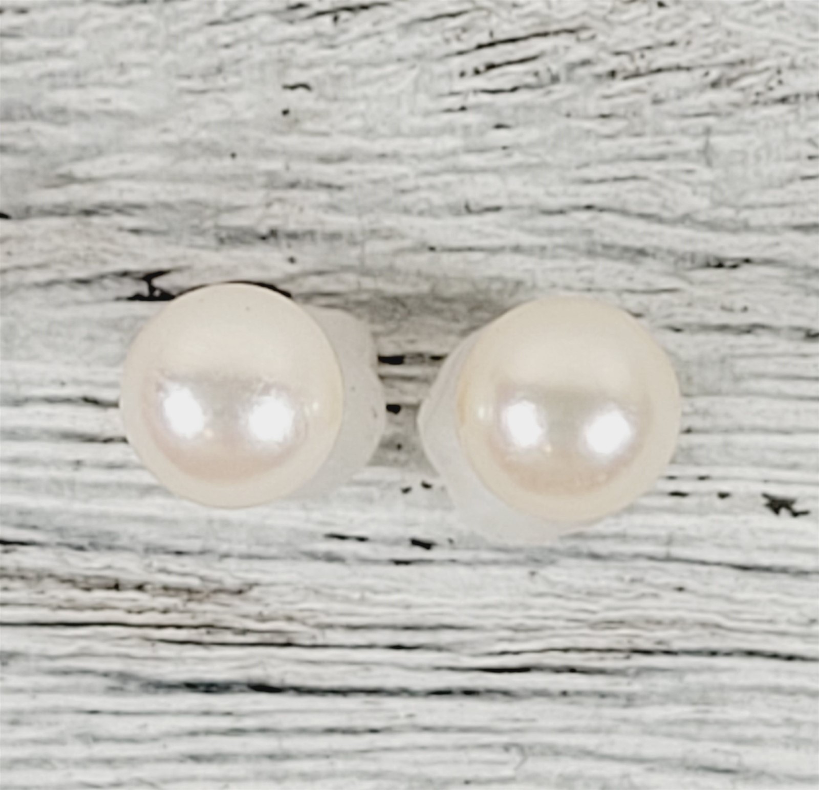 Vintage 14K Yellow Gold 6.4mm Pearl Stud Earrings Staple Luxury Pretty
