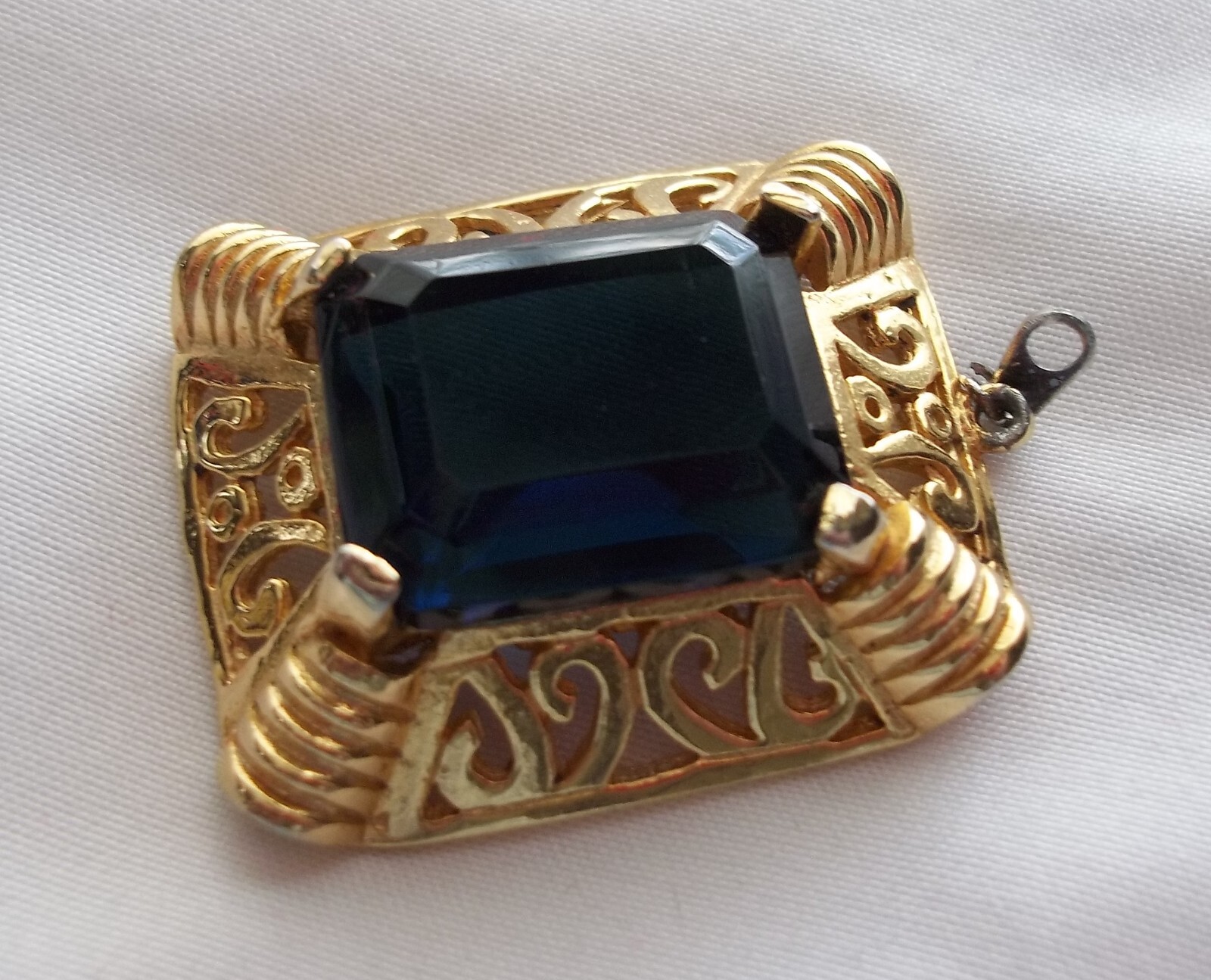 Vtg Signed Edlee Goldtone Opencut Rectangular Pendant Blue/Purple Stone