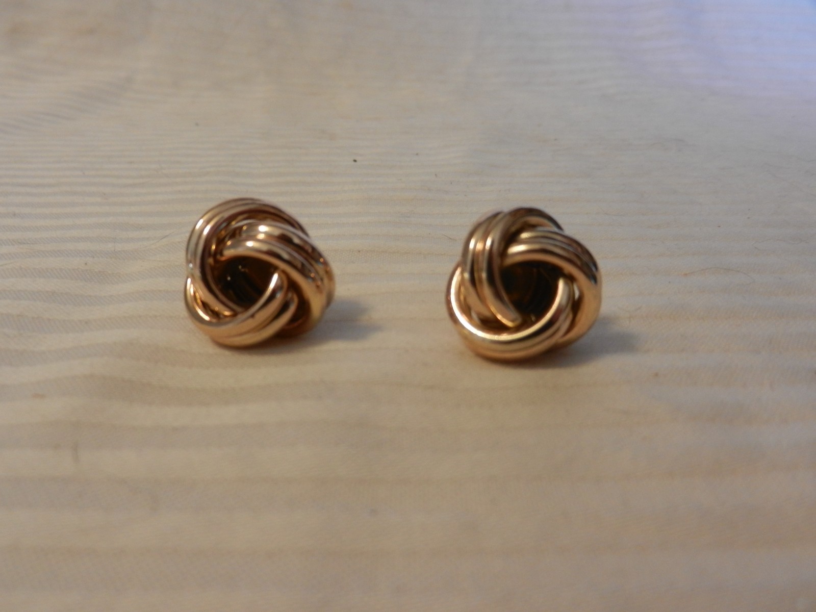 Women’s Gold Tone Metal Large Knot Style Pierced Earrings
