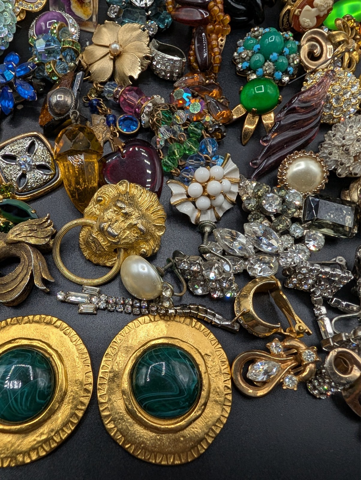 Large Lot of Vintage Singe Earrings For Crafts Aprox 2.5 lb