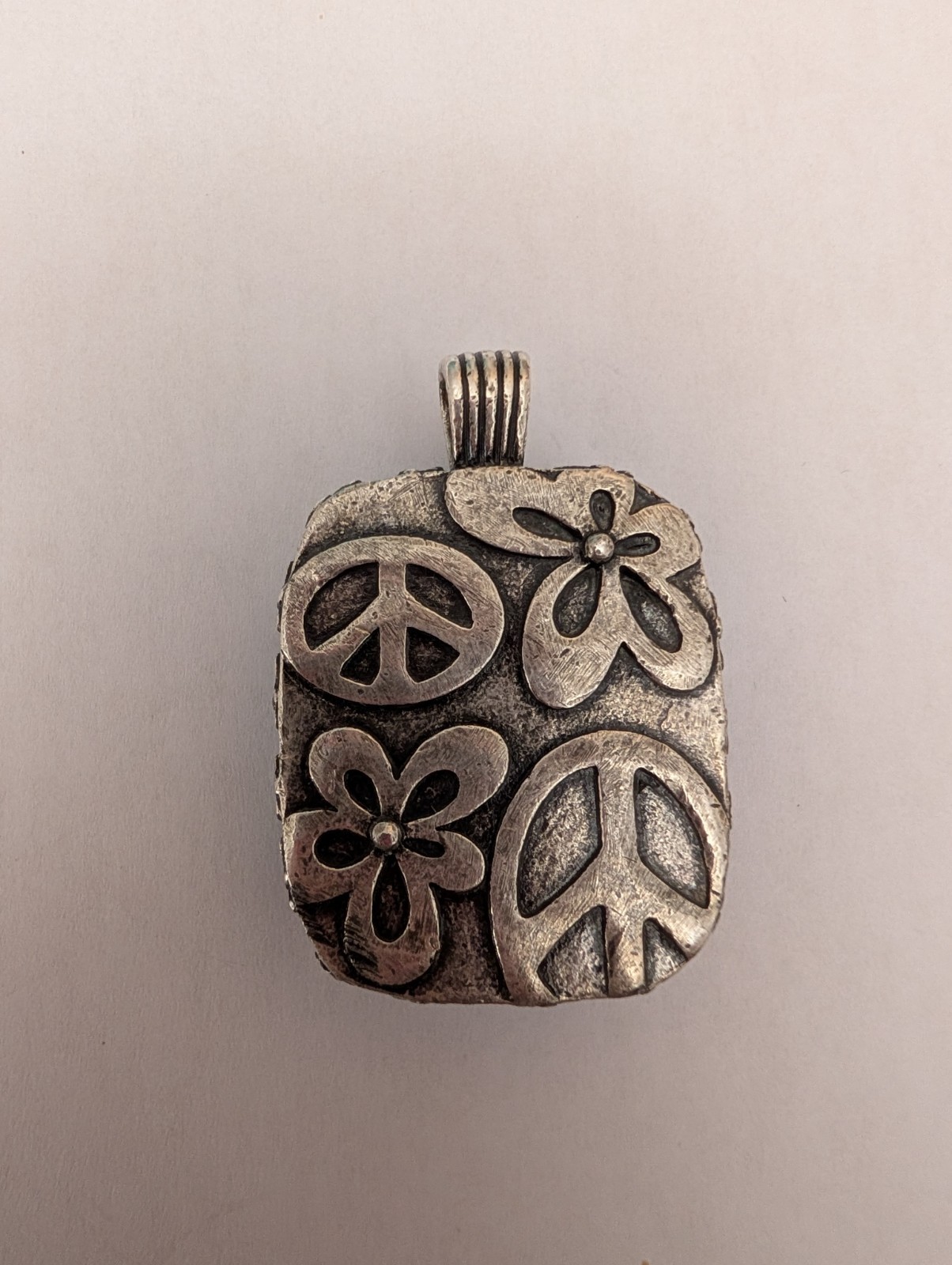 VINTAGE LUCKY BRAND REVERSIBLE STONE PENDANT . NO CHAIN