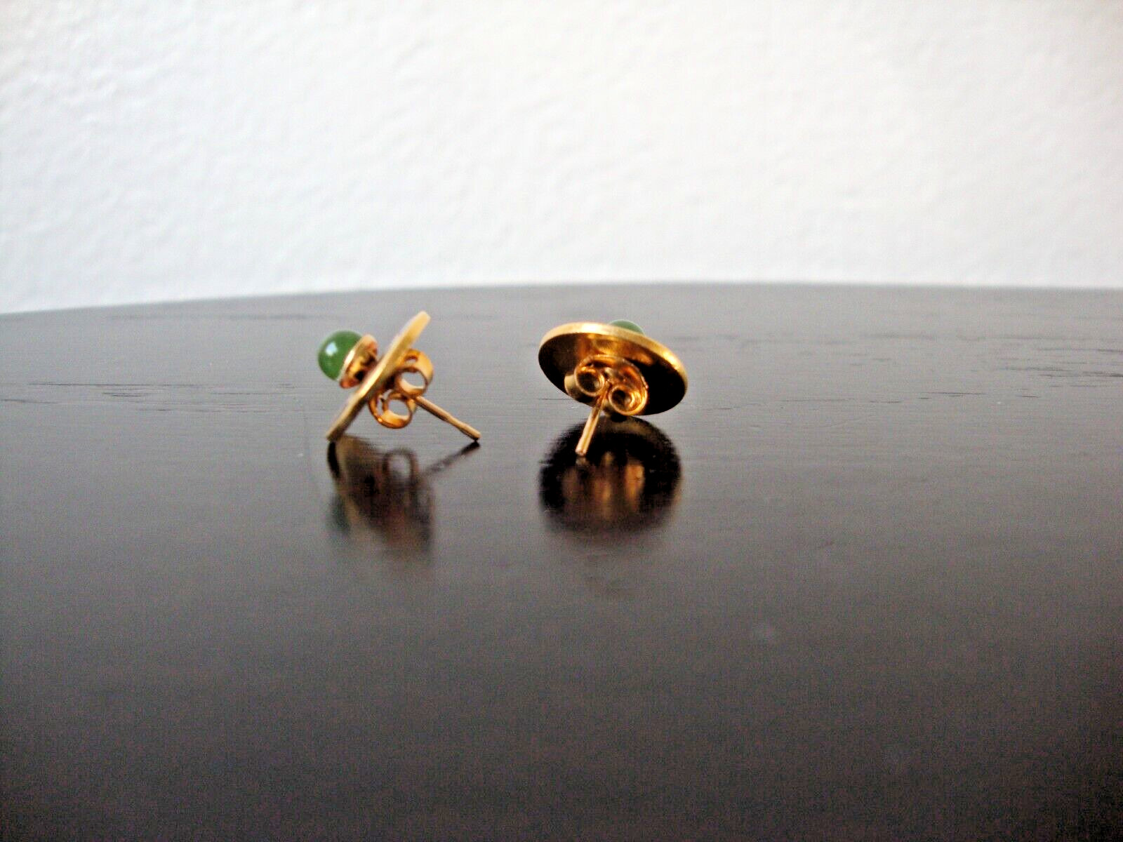 VTG 4MM JADE BEAD GOLD FILLED STUD EARRINGS W/MULTICOLOR CLOISONNE FLORAL JACKET