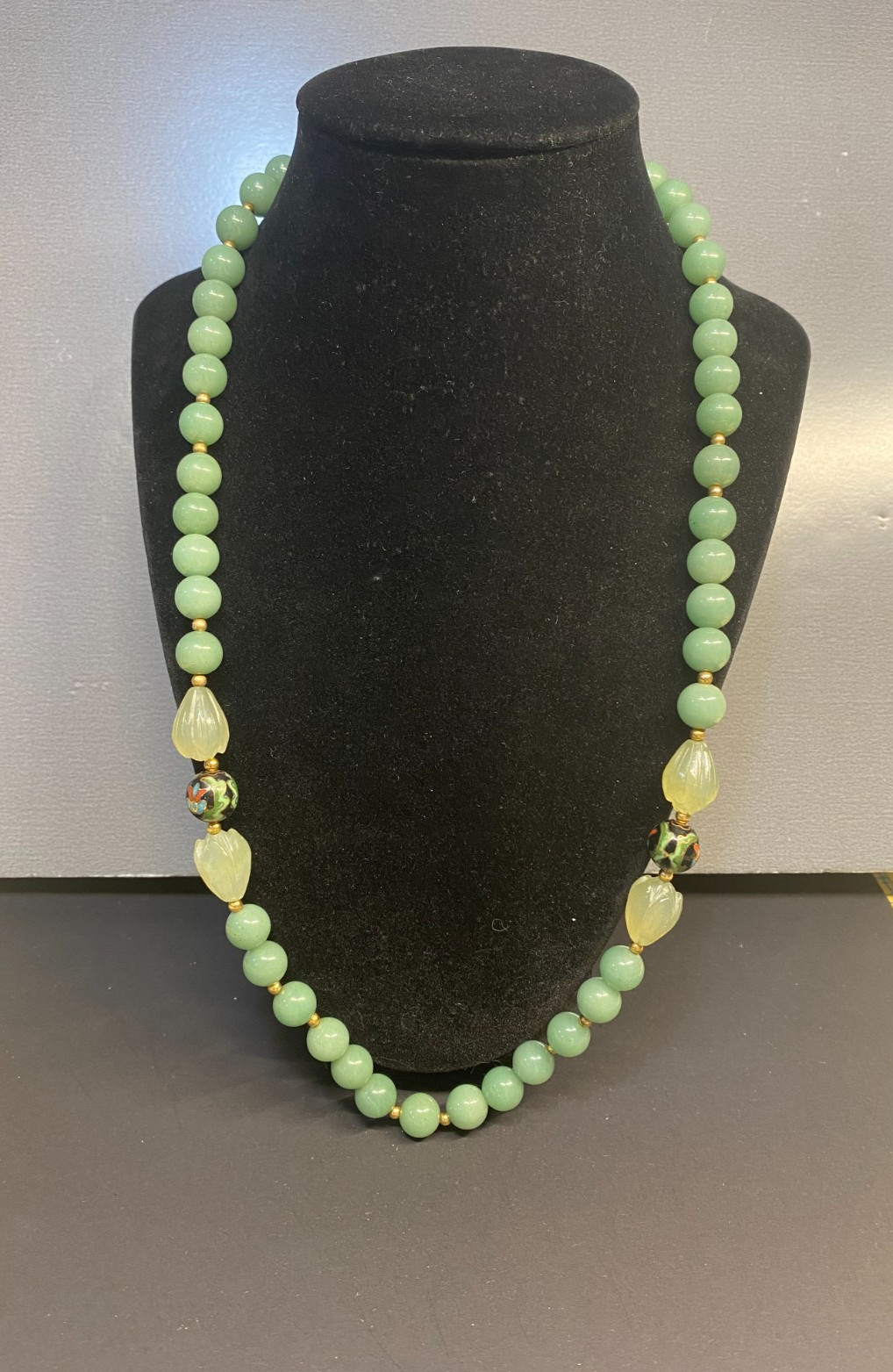 VTG Jade bead and carved nephrite beads,and cloisonne necklace