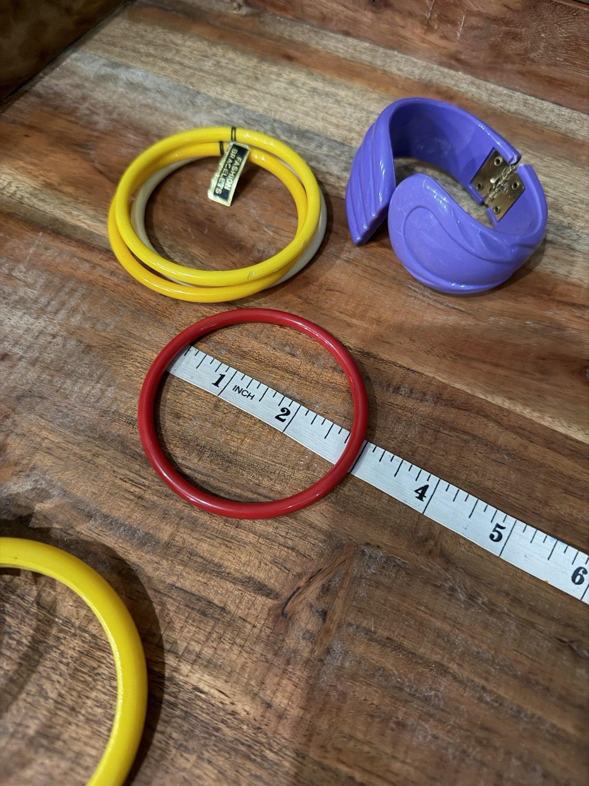 Vintage Jewelry some Hong Kong 20 Necklaces Plastic Bracelets Multistrand J1