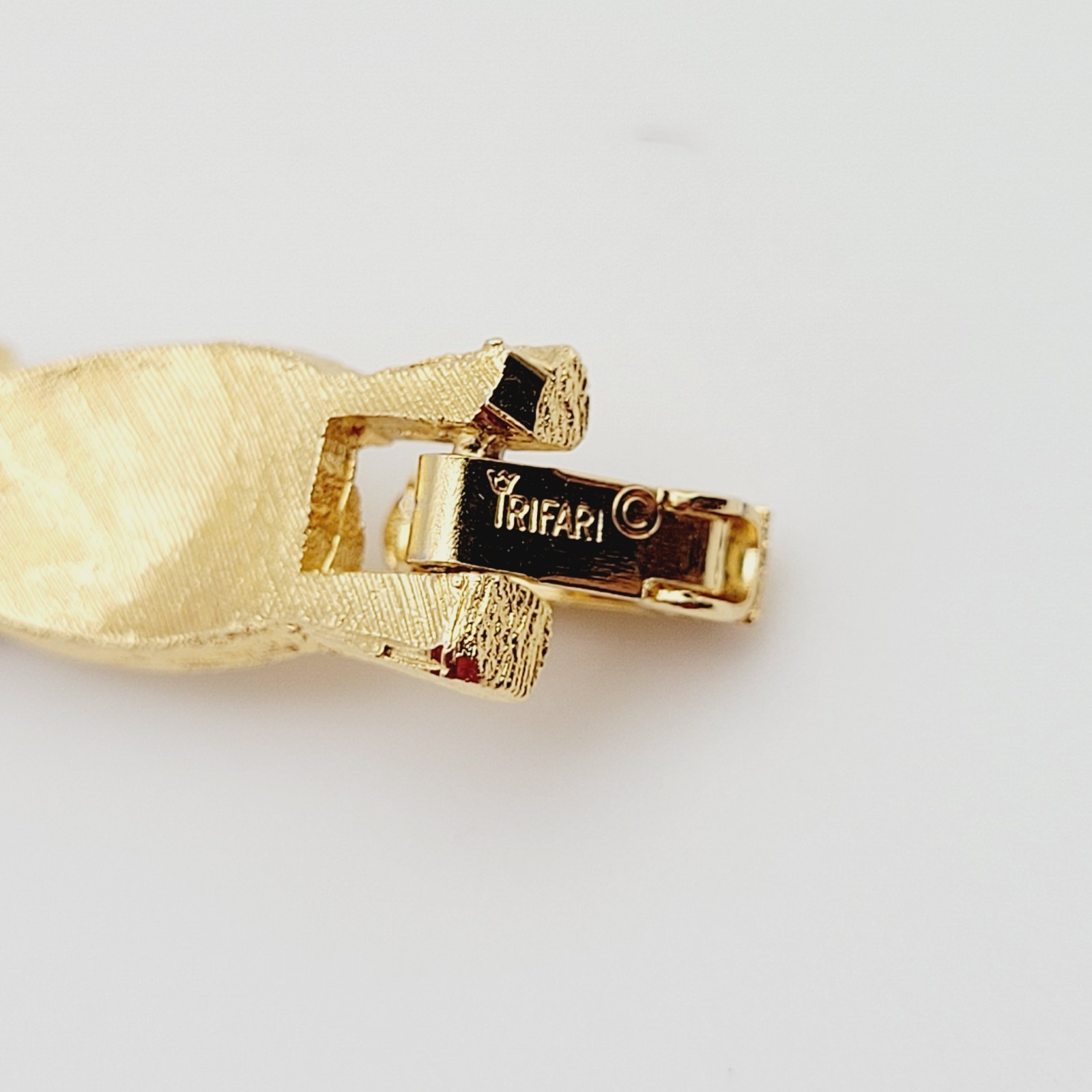 Crown Trifari April Birthday Series Ribbon Flower Clear Rhinestone Link Bracelet