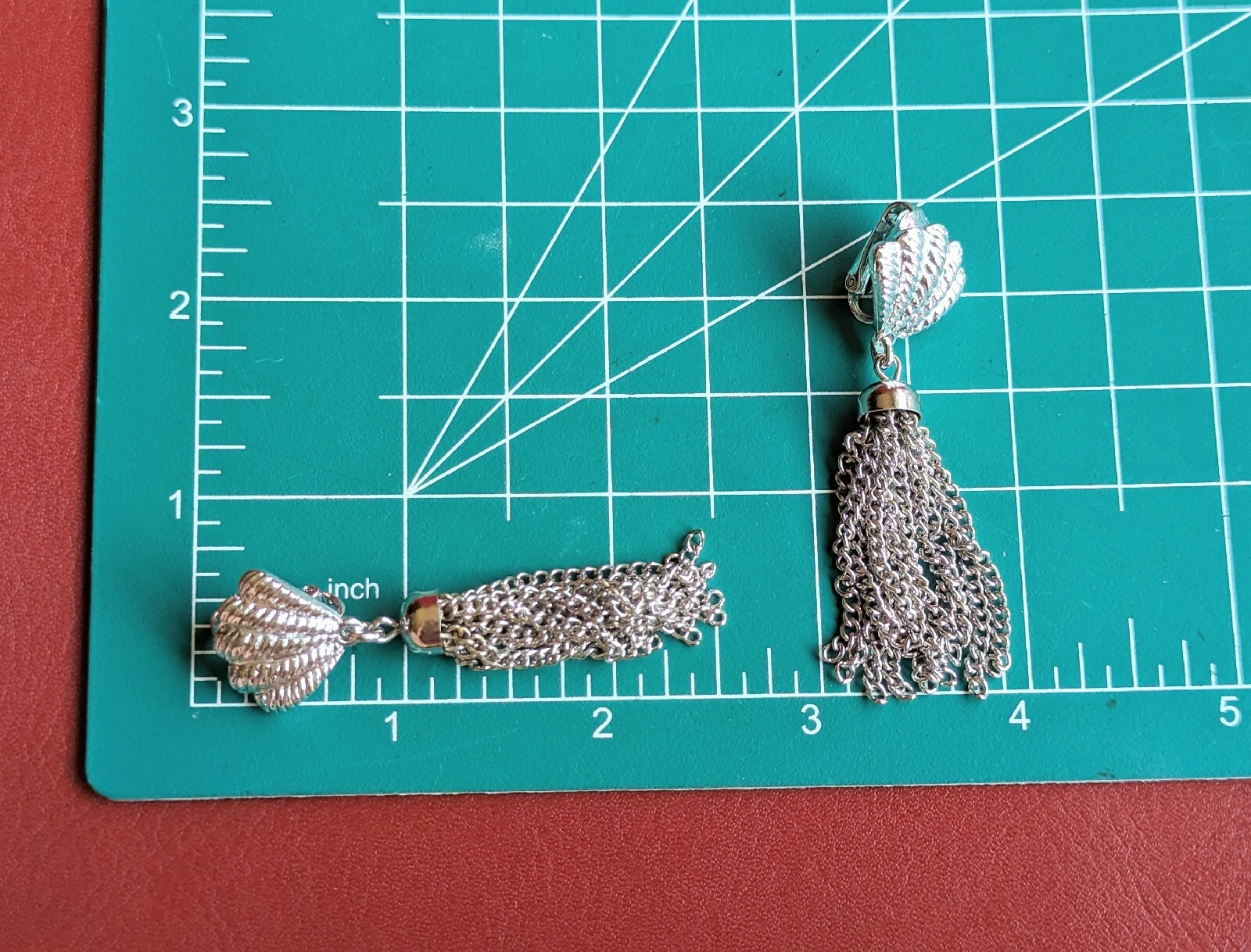 Vintage Sarah Coventry Silver Tone Shell Chain Tassel Dangle CLIP Earrings