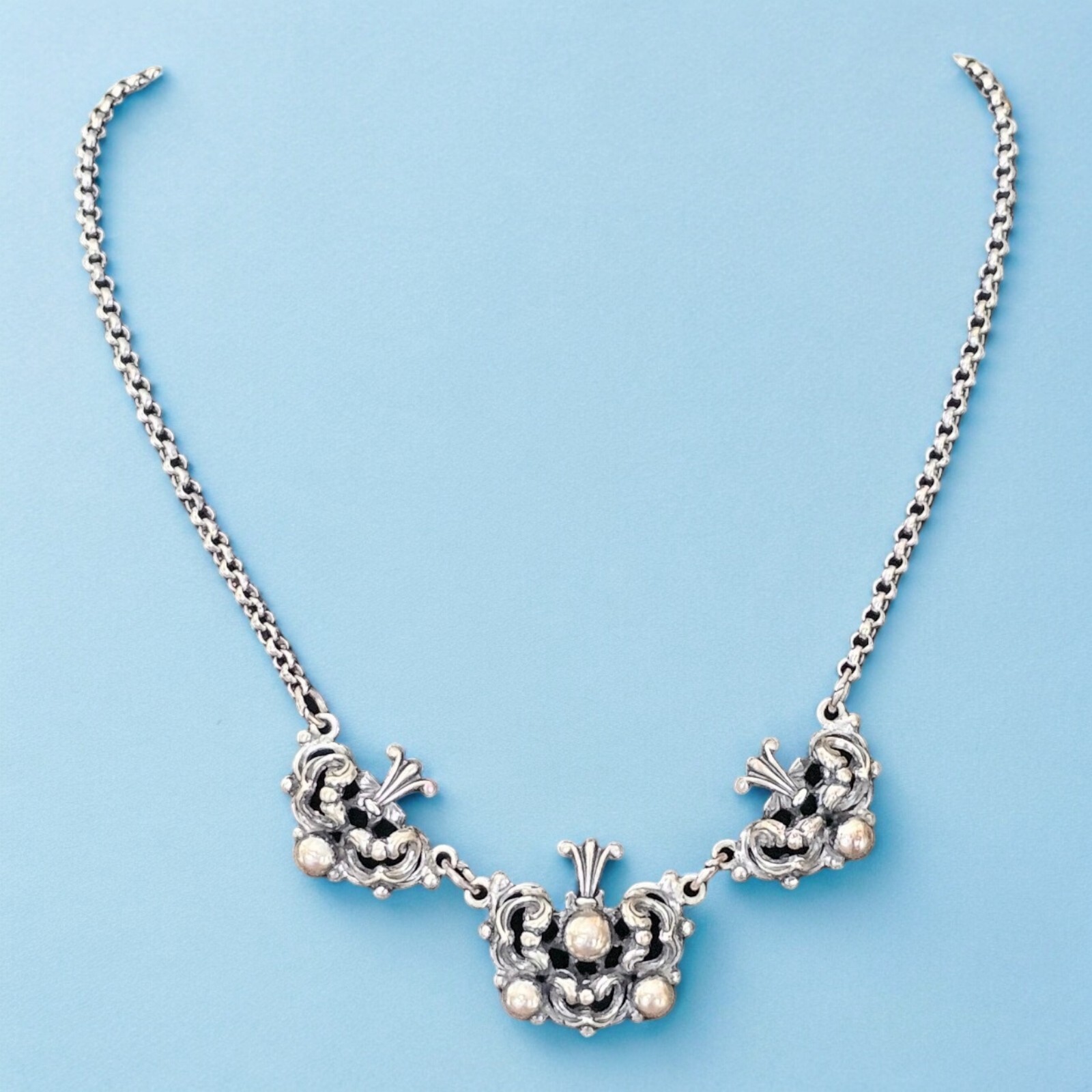 Vintage Mid-Century MN 835 Silver Traditional Floral Design 3D Necklace