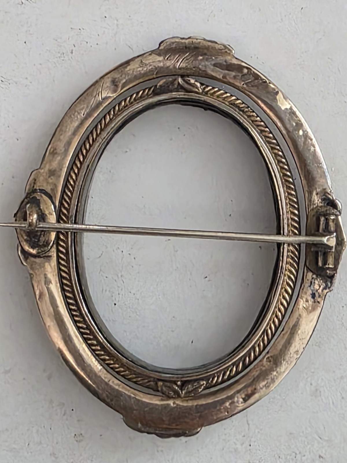 Antique 10k Gold Picture Frame Pin