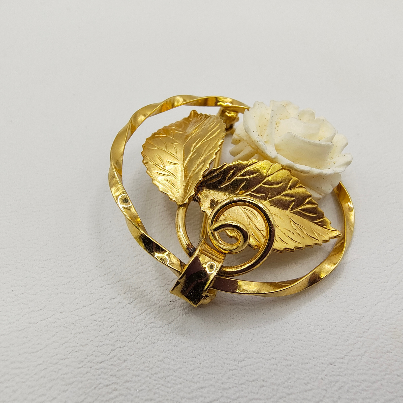 Vintage Karen Lynne Round Rose Brooch Pin 12K Gold Filled Carved Resin Signed