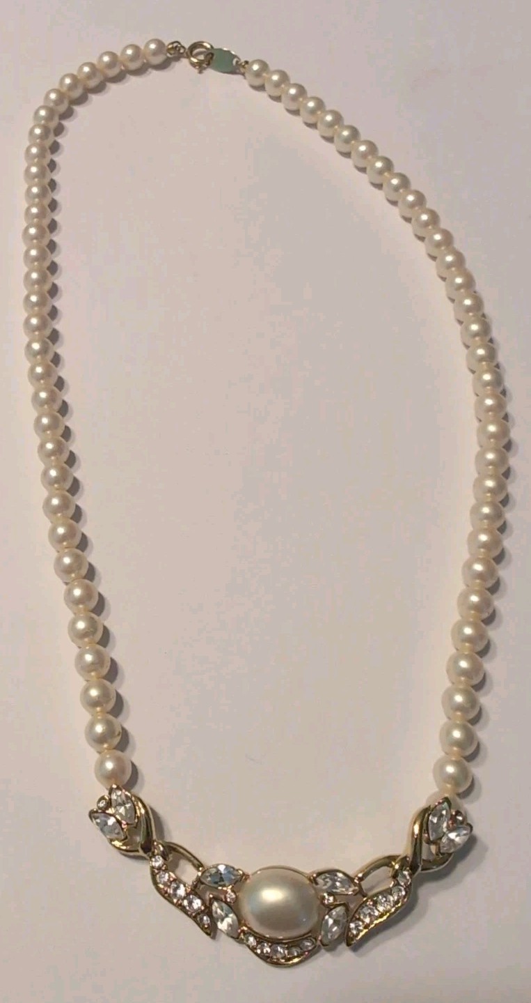 Vintage Trifari Clear Rhinestone Pearl Necklace