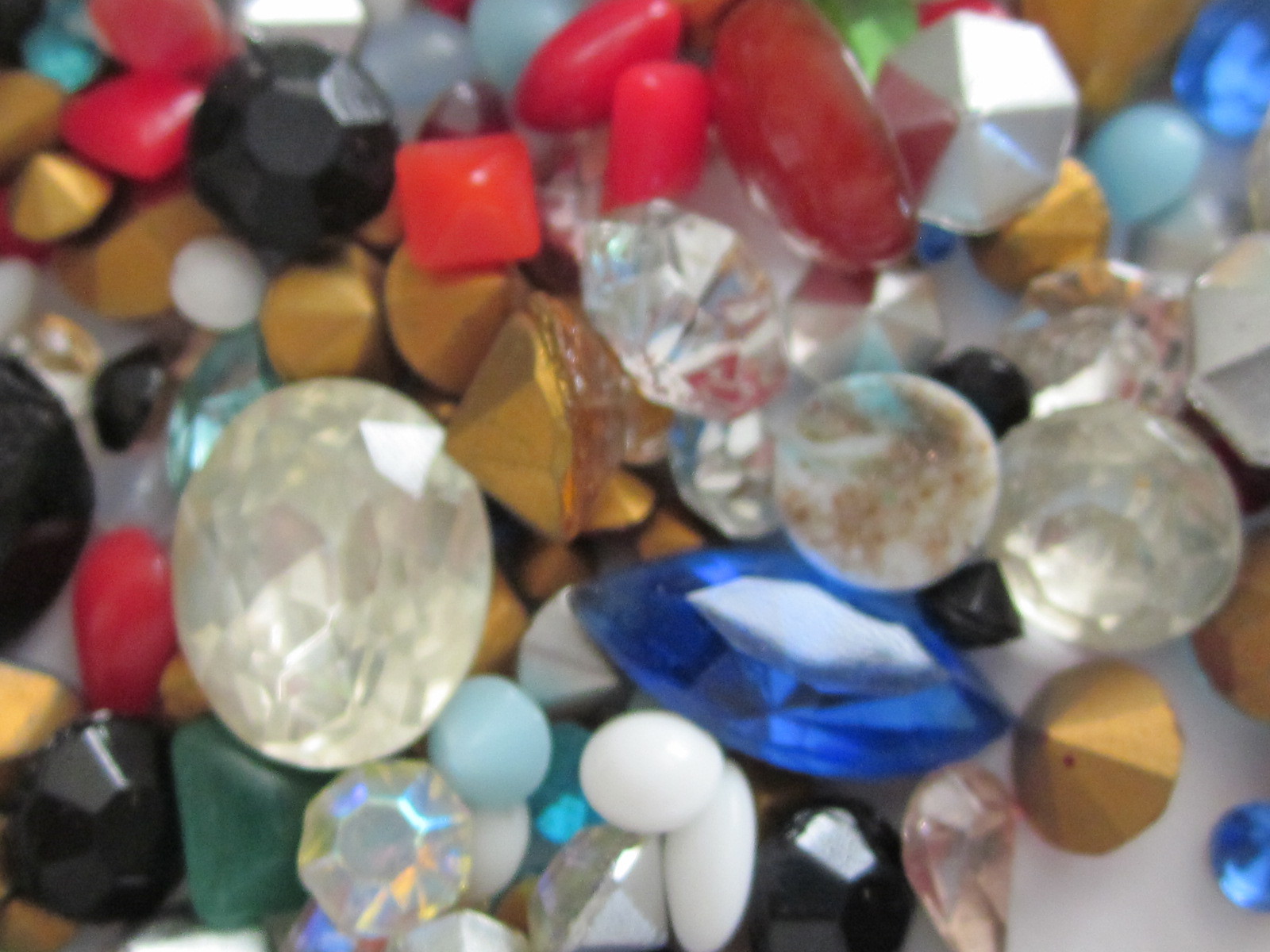 325 VINTAGE GLASS RHINESTONES & SOLID STONE LOT REPAIR JEWELRY LOOSE ASSORTMENT