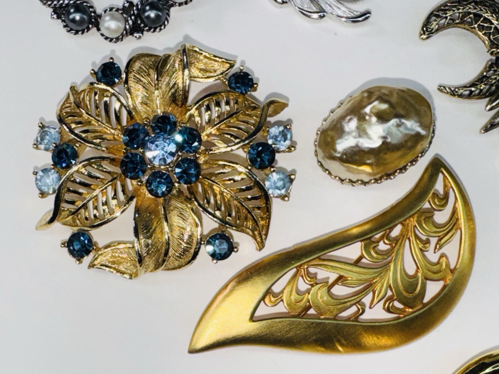 Antique Vintage Jewelry Large Lot Signed Weiss Lisner Coro Avon Trifari Kramer