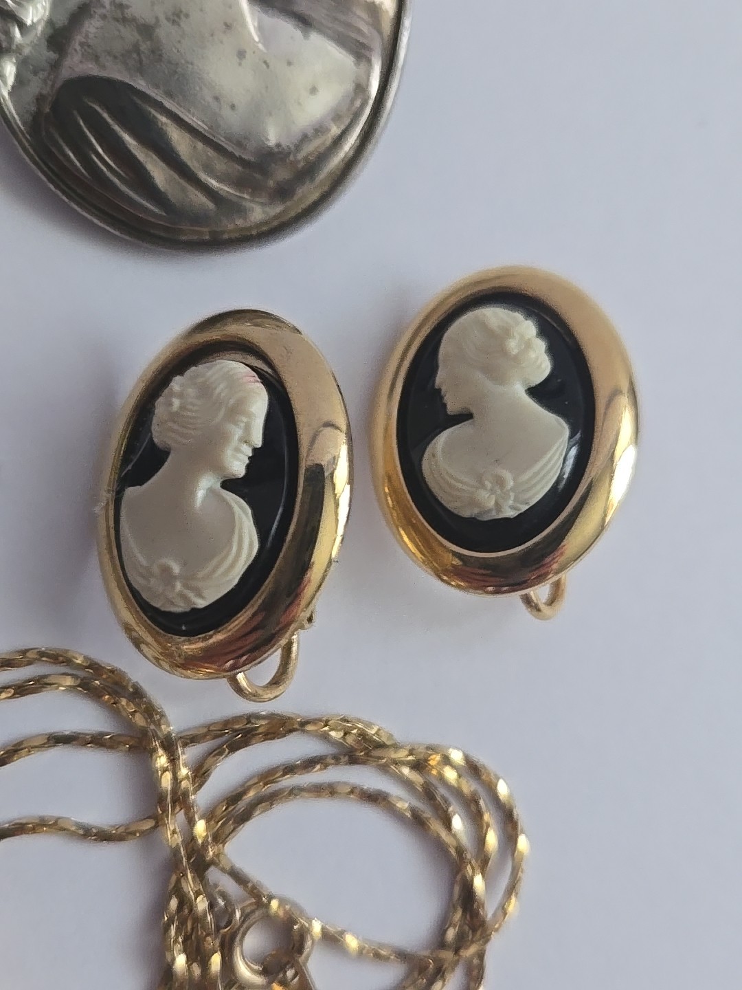 Vtg Modern Resin Cameo Pins Brooch Pendant Necklace Earrings Lot