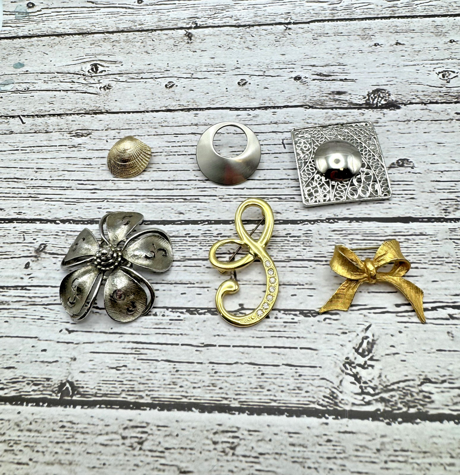 Lot of 6 Silver Tone and Gold Tone Metal Brooches Flower, Bow, Seashell, etc.