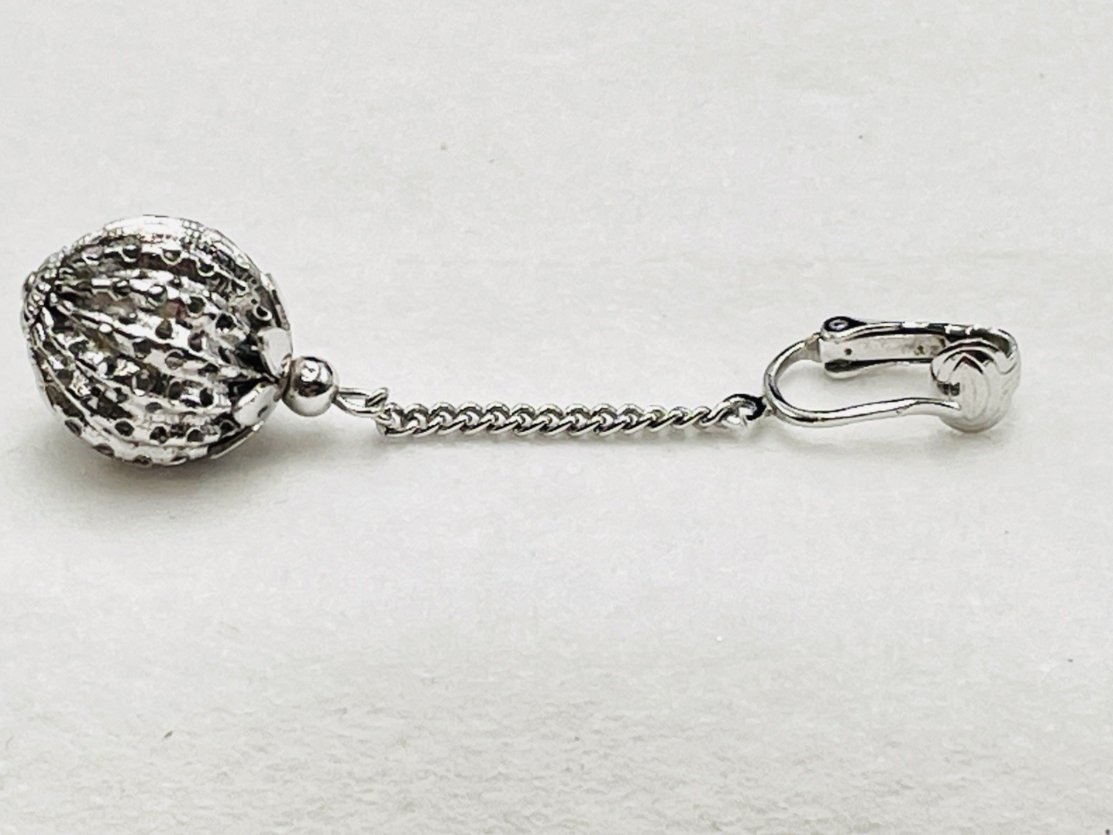 Vintage Sarah Coventry Filigree Silver Tone Ball Chain Dangle Drop Clip Earrings