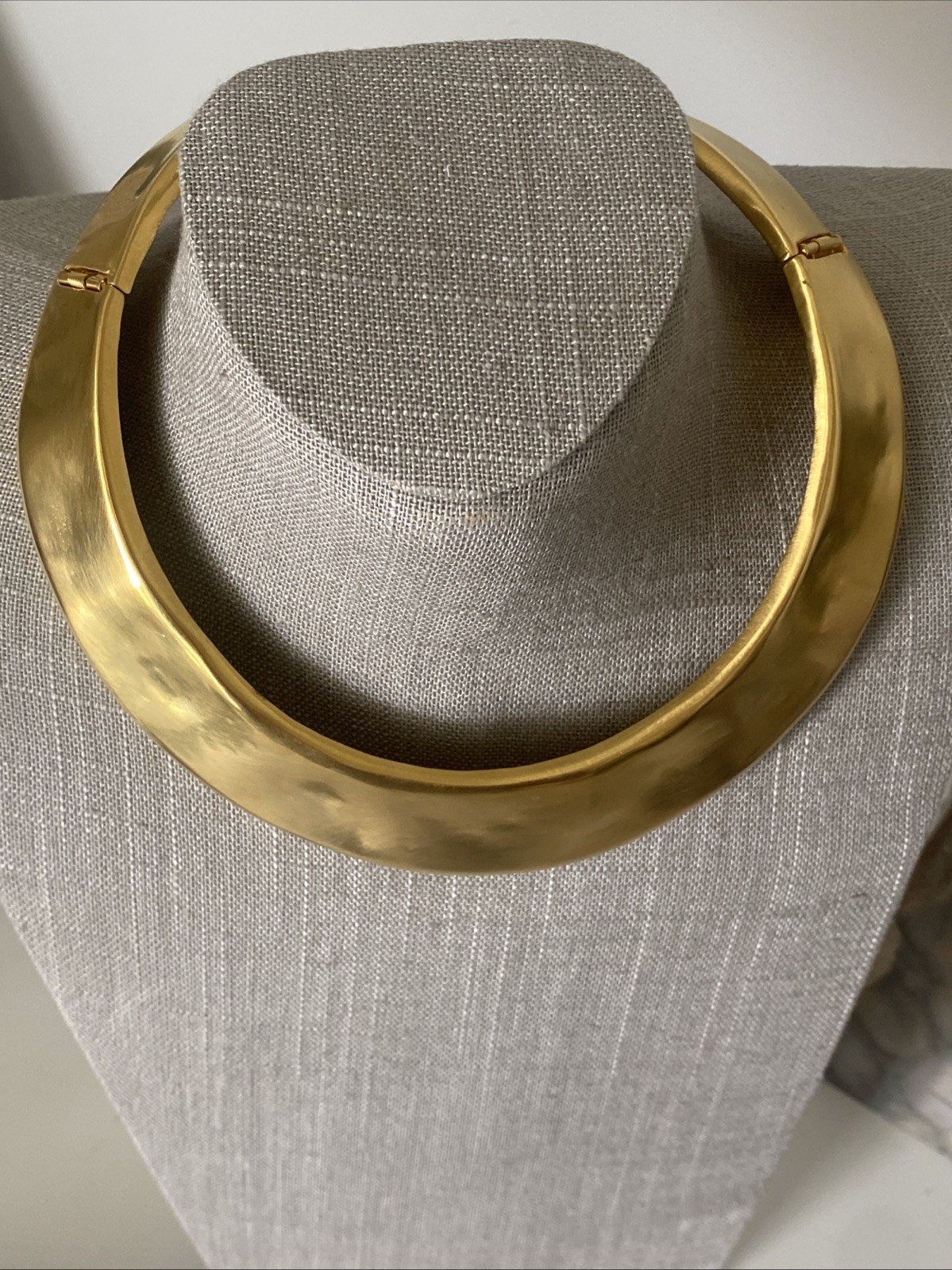 Beautiful Vintage Les Bernard Vogue Egyptian Revival Gold Plate Collar Necklace