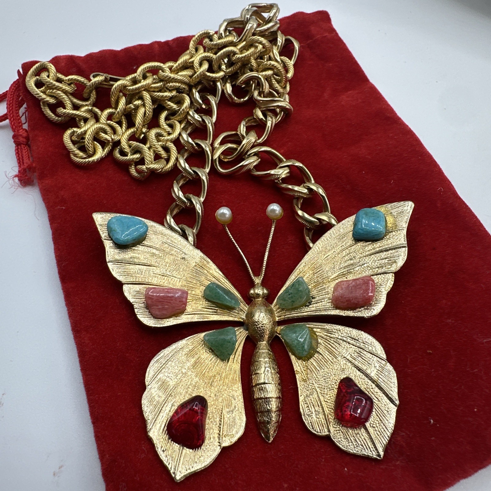 Vintage Focal Point Butterfly w/MultiStones Gold Toned Necklace. See pics.