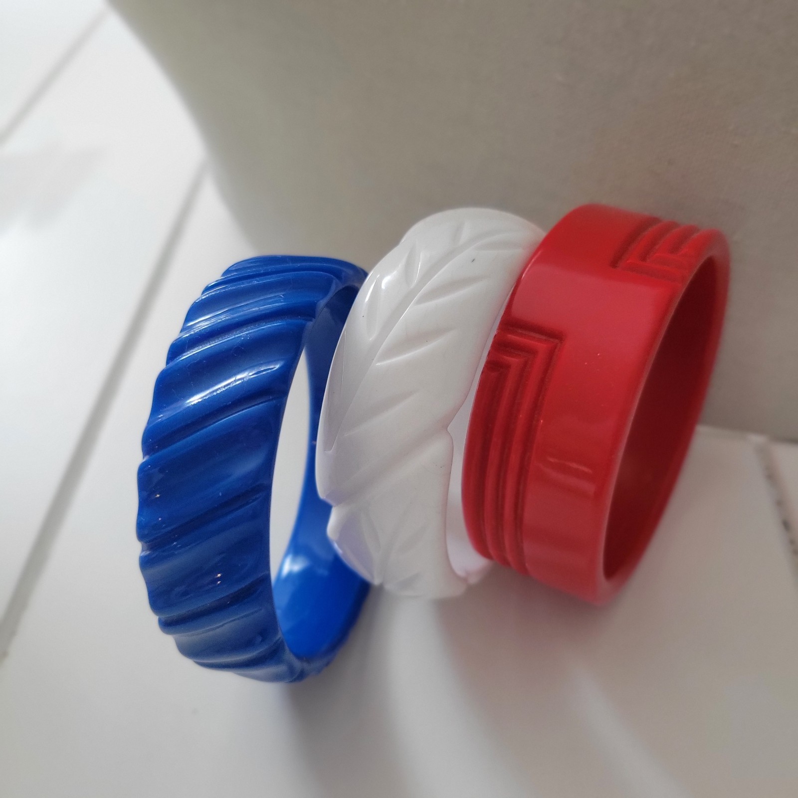 Vintage Red White & Blue Carved Lucite Wide Bangle Bracelets Patriotic Set of 3