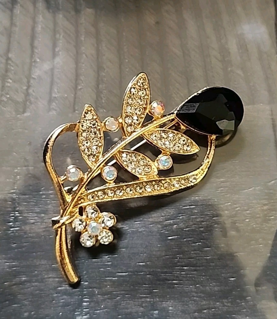 Gold Toned Plant Leaf Brooch Women Pin Jewelry Accessory – Exact Shown – Mint