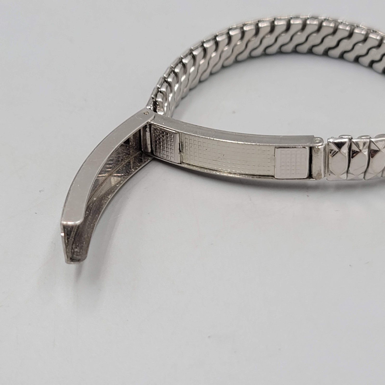 Vintage KAY Id Bracelet Silver tone Expanding Hidden Compartment 6 in