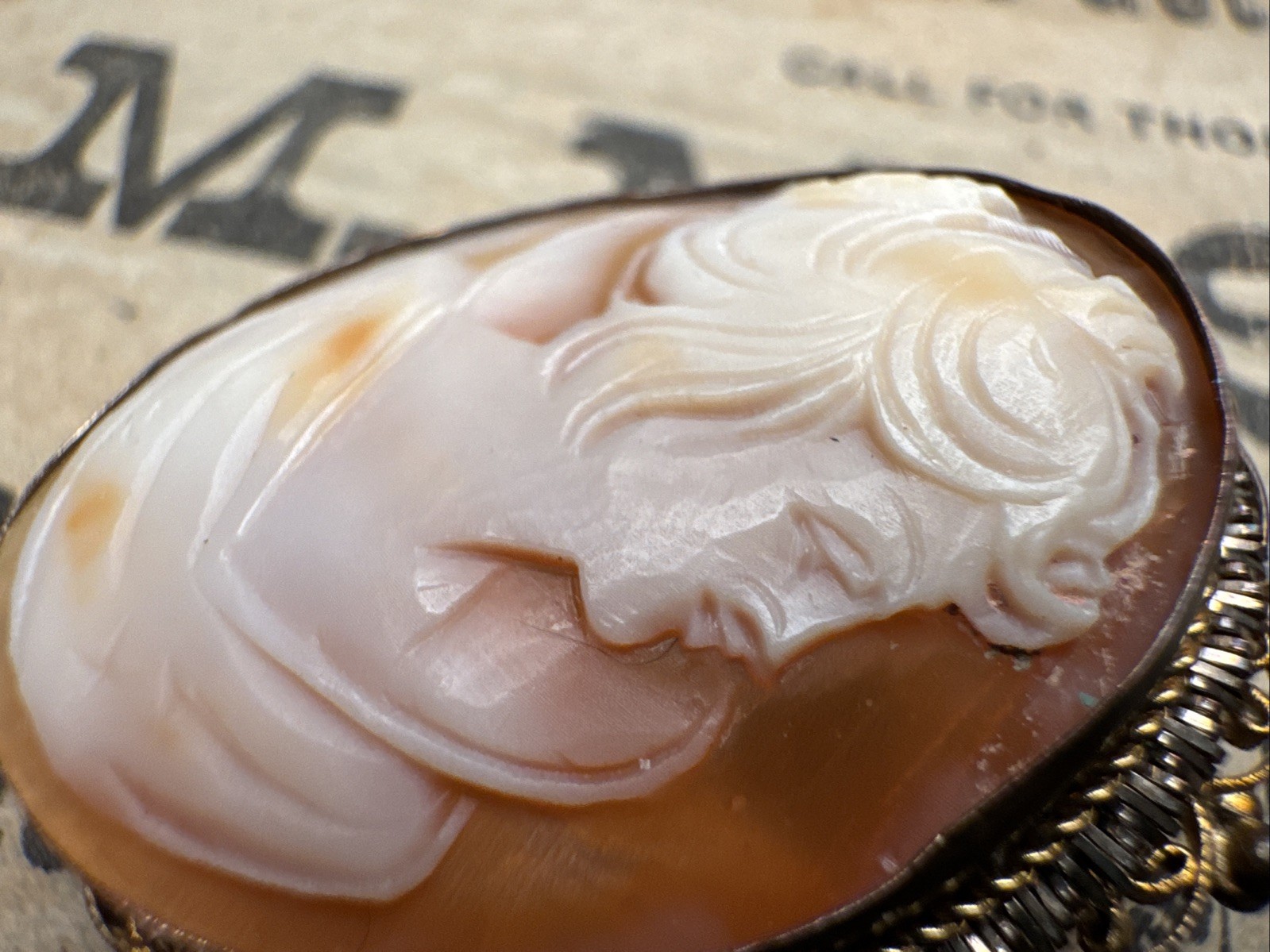 Vintage Carved Shell Cameo Brooch Pendant Beautiful #27￼