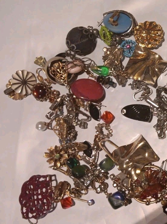 1 Lb 12 Oz Costume Vintage Jewelry Mixed Lot Estate Craft Mostly Earrings