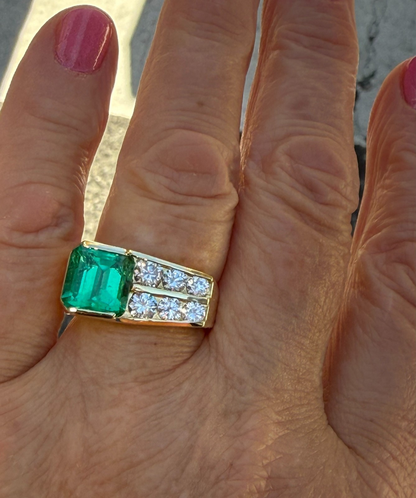 Vintage GIA 4.20ctw Natural Colombian Green Emerald Diamond 18K Yellow Gold Ring