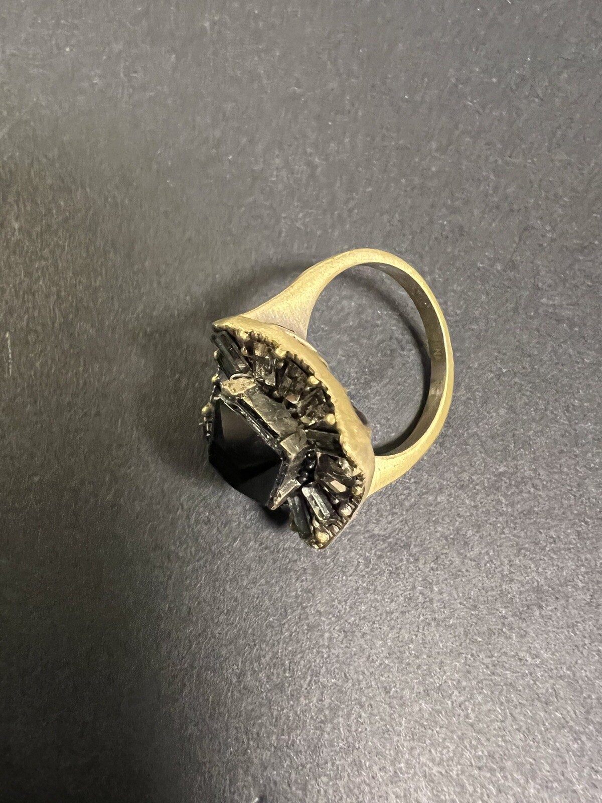 Vtg RETRO Mid-Century Brass Gold Tone Black Glass Rhinestone Ring Sz 10 Womens