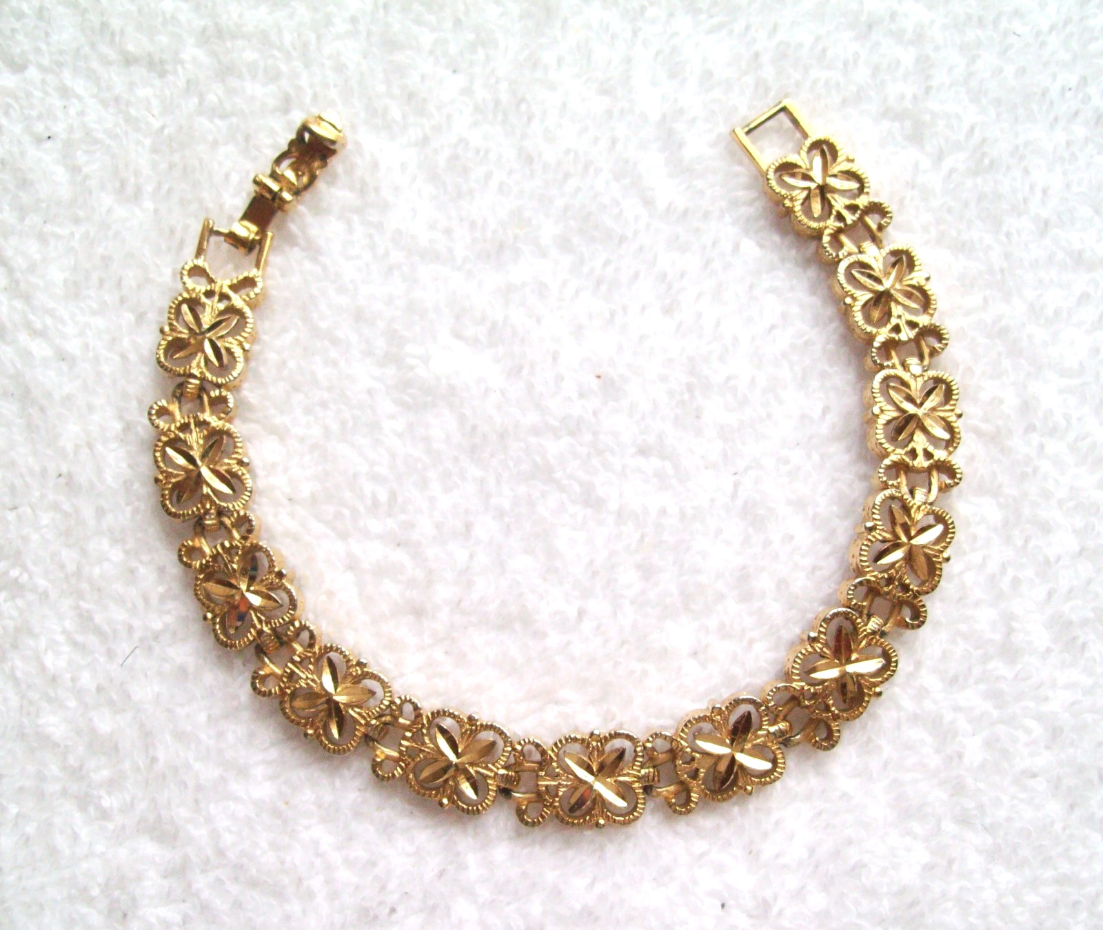 Vintage Bright Gold-Tone Flower Linked Bracelet