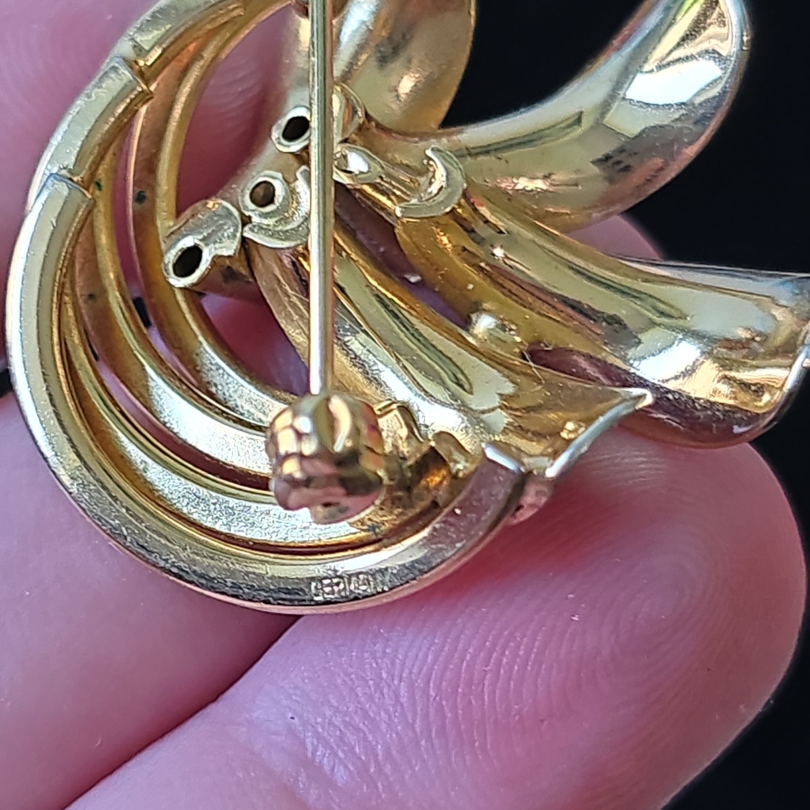 Vintage Unsigned Grosse Germany Gold Plated Glass Rhinestones Pin Brooch