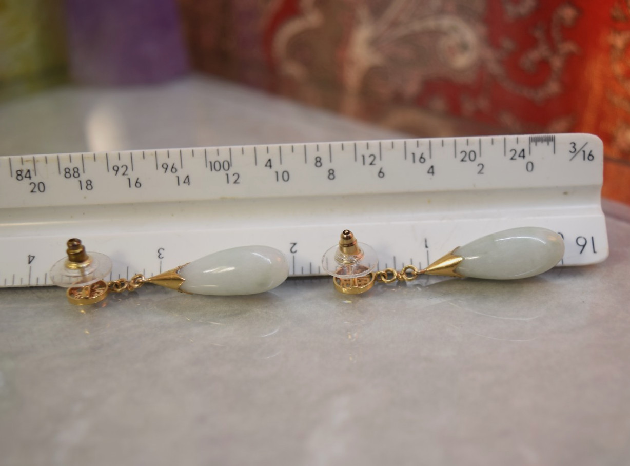 Vintage 14K Gold Teardrop Celadon Jade Dangle Earrings 1 5/8″