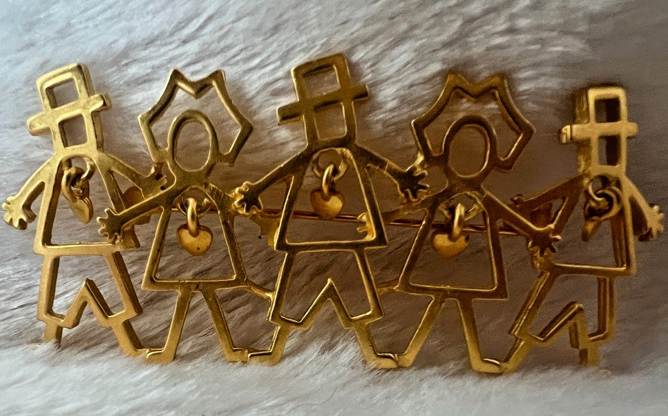 Pilgrim Brooch Gold Figural Thanksgiving Pin Dangle Heart Charms 3″ Vintage