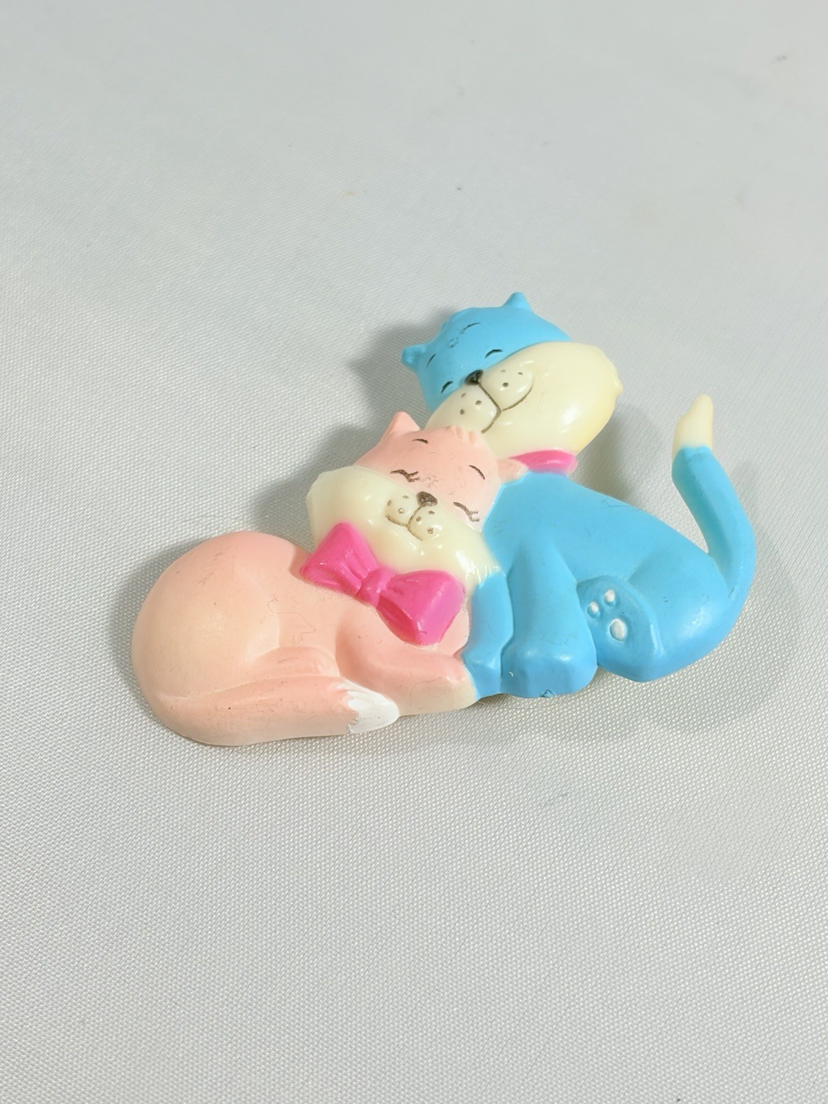 vintage 1980s Apollo pink & blue snuggling cat couple pin brooch Love Is Sweet
