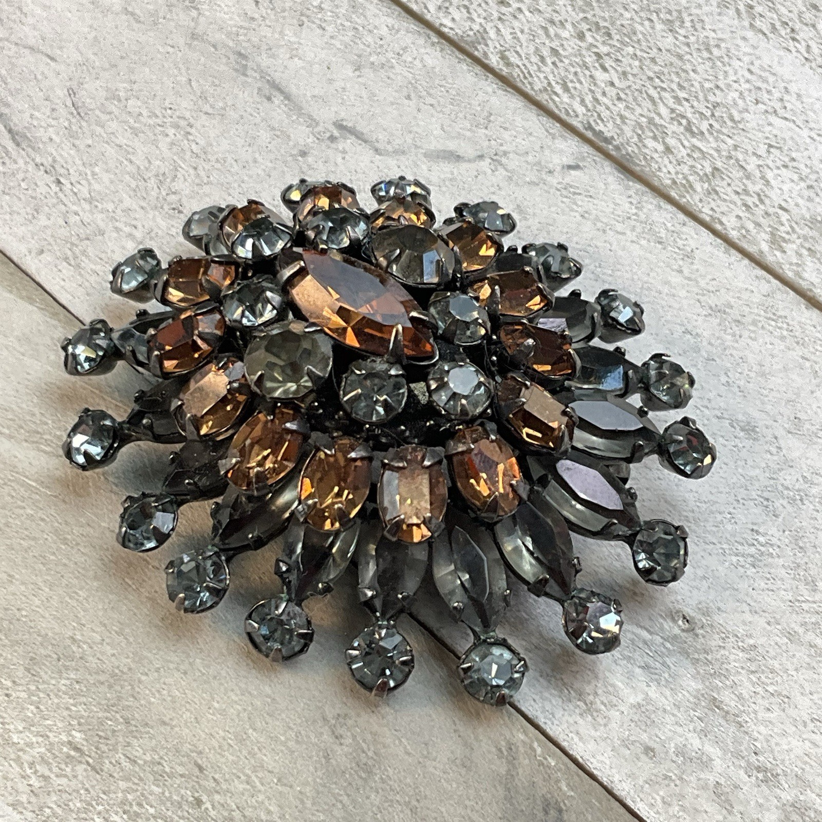 Schreiner Vintage Layered Smokey Gray Topaz Rhinestone Dome Brooch Pin READ