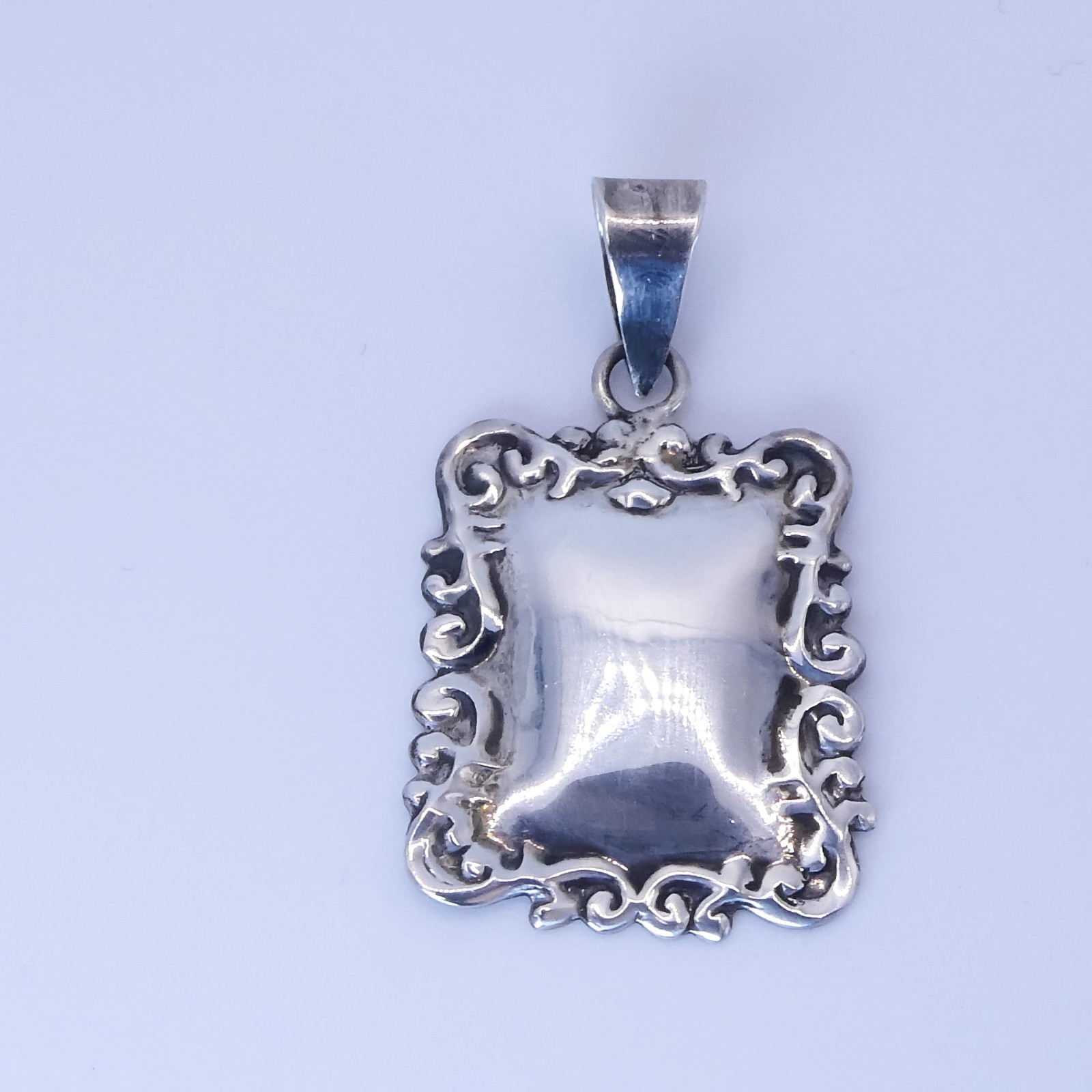 Vintage Sterling Silver 925 Repousse Engravable 1.5″ Womens Necklace Pendant