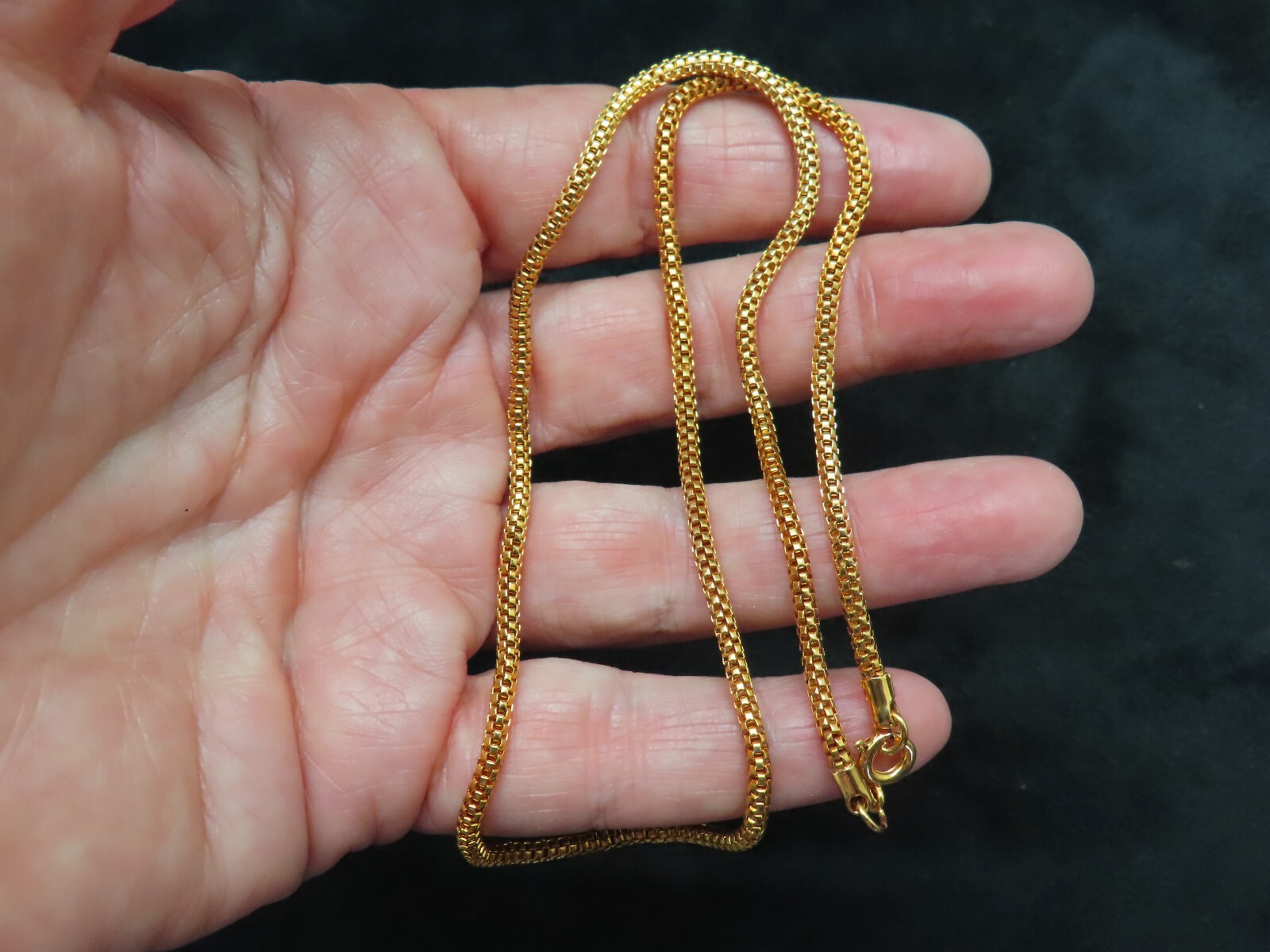 Vintage 1980’s Bright Gold Tone Weave Necklace 17″