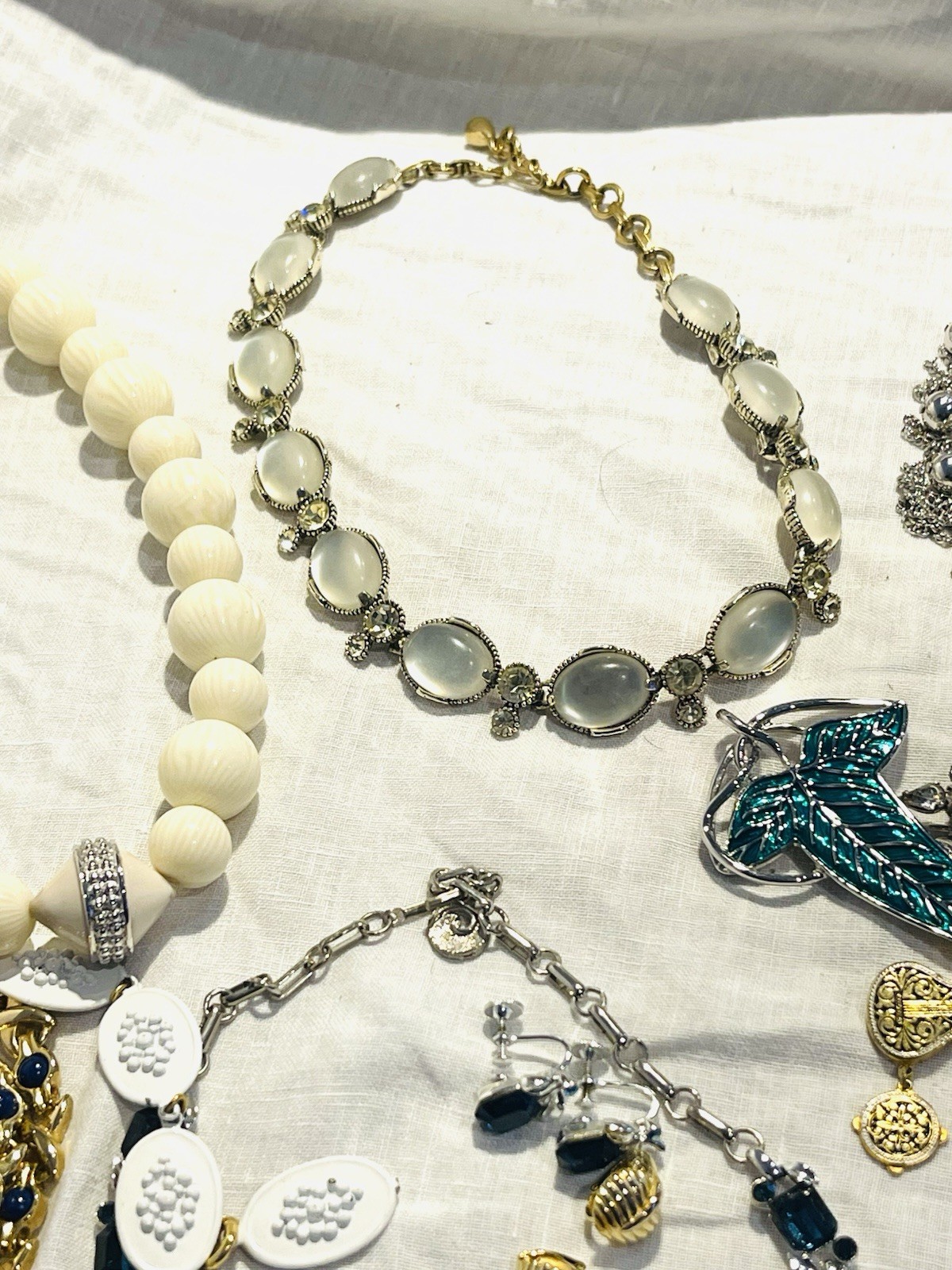LARGE VINTAGE JEWELRY LOT CROWN TRIFARI GIVENCHY ELGIN HOBE ST JOHN LISNER MORE!